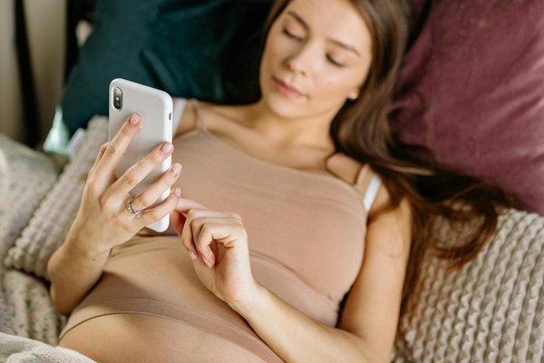 Découvrez les étapes essentielles à suivre après un test de grossesse positif